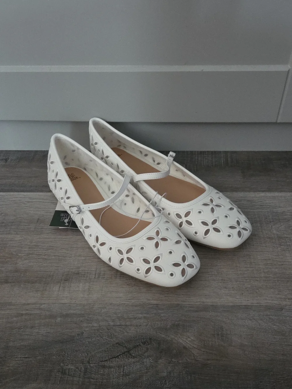 White Floral Cutout Elsa Mary Jane Flats, Size 11, New In Box